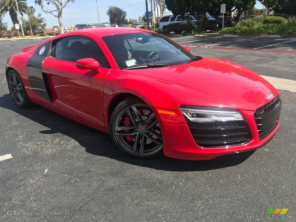 AUDI R8