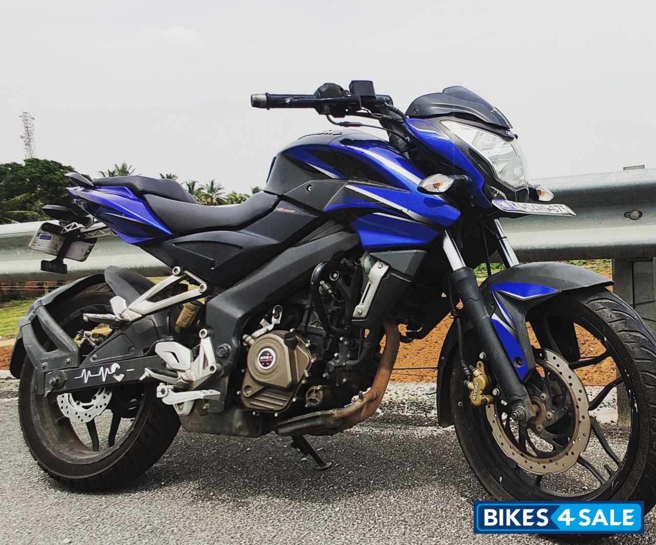 BAJAJ PULSAR 200 NS