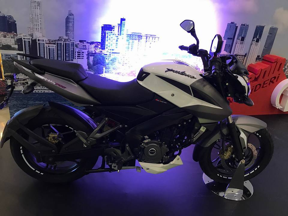 BAJAJ PULSAR 200 NS