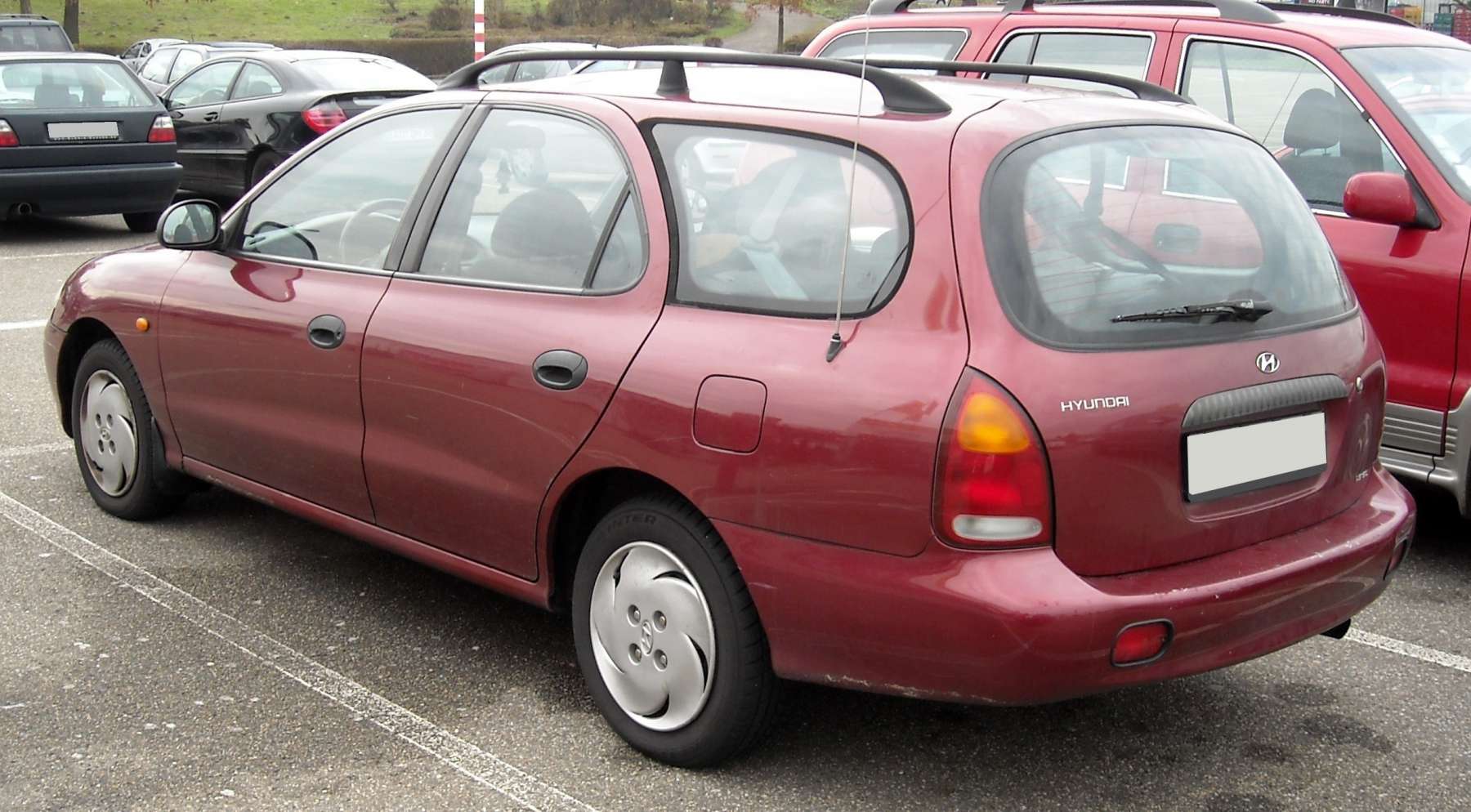 HYUNDAI AVANTE TOURING