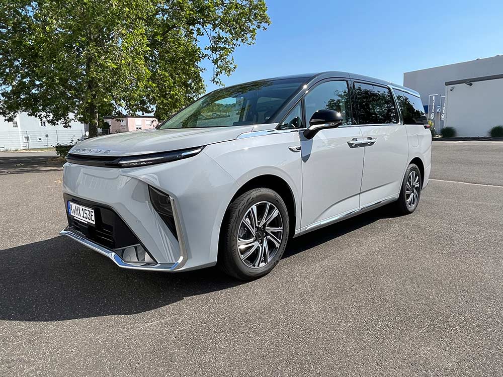 MAXUS LUXURY