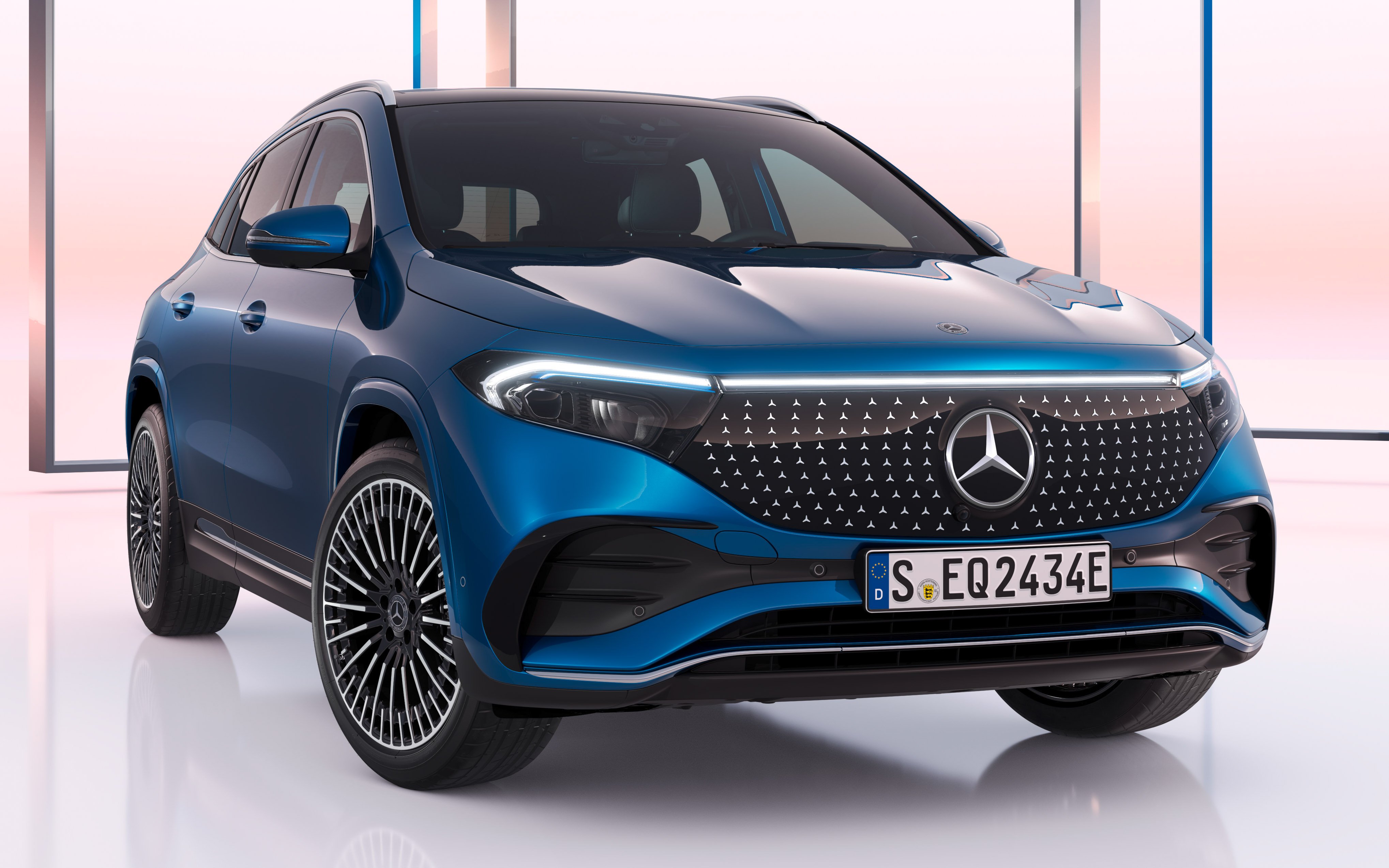 MERCEDES BENZ EQA