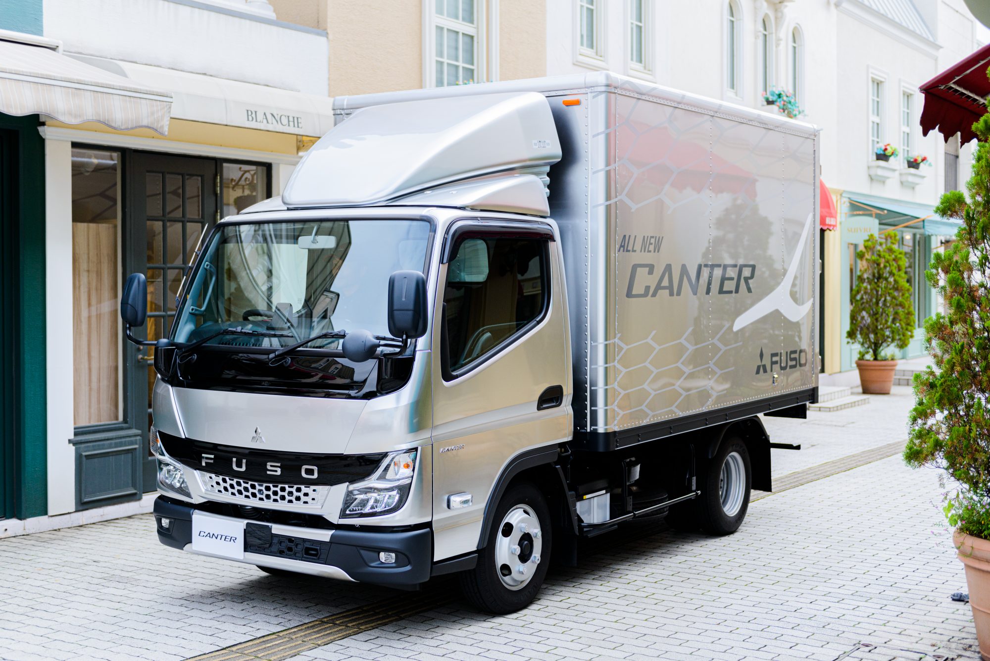 MITSUBISHI CANTER FUSO