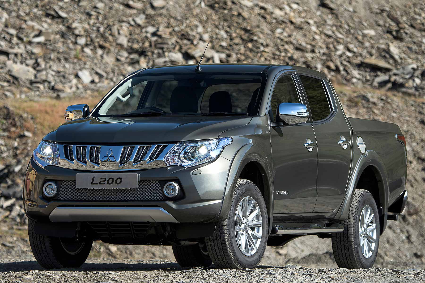 MITSUBISHI L200
