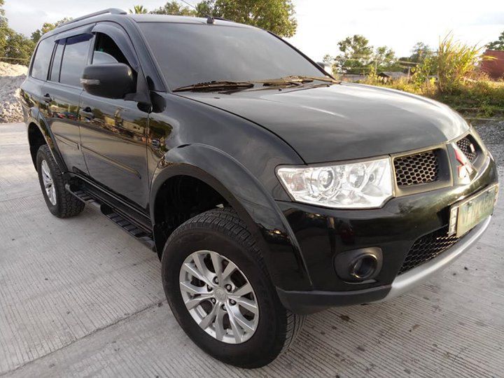 MITSUBISHI MONTERO GLS