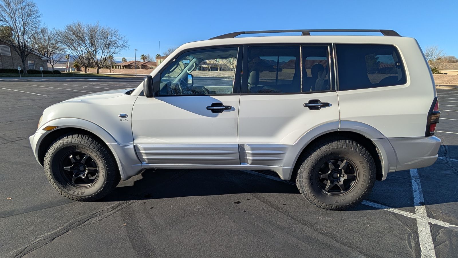 MITSUBISHI MONTERO XLS