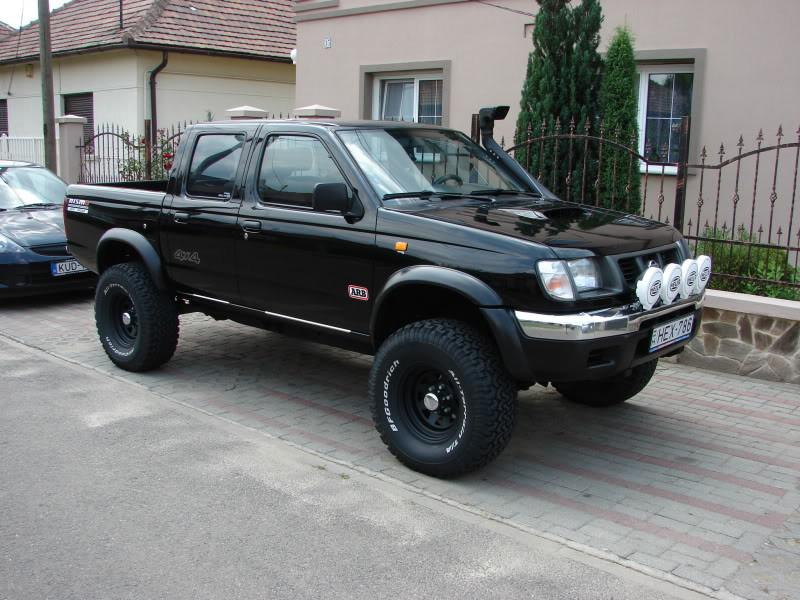 NISSAN D22-FRONTI