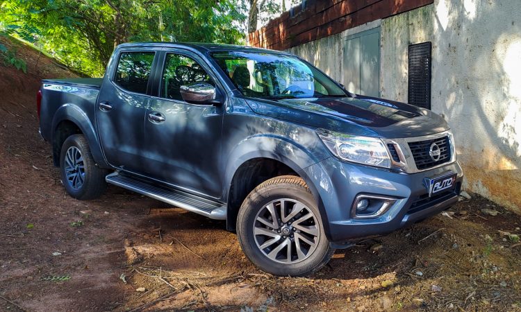 NISSAN FRONTIER XE