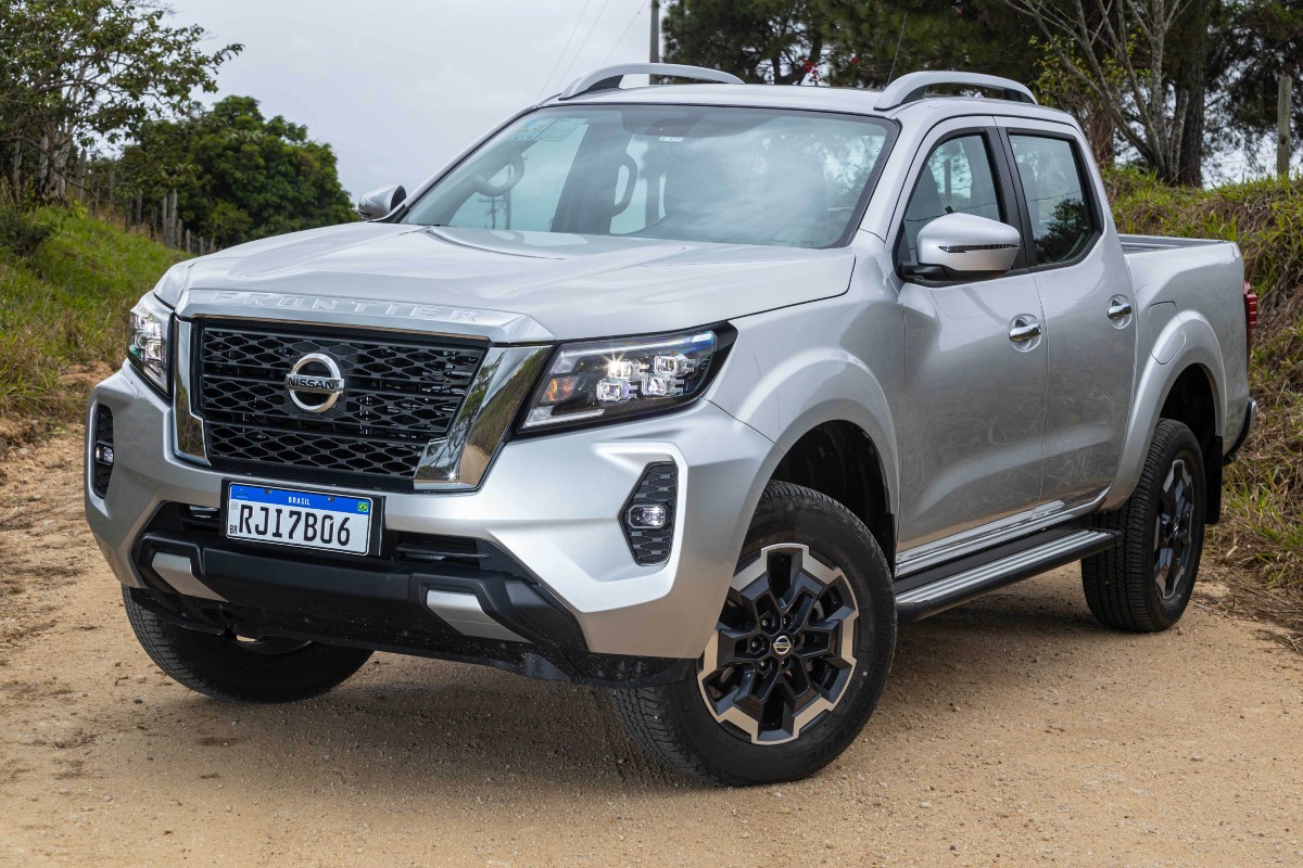 NISSAN FRONTIER XE