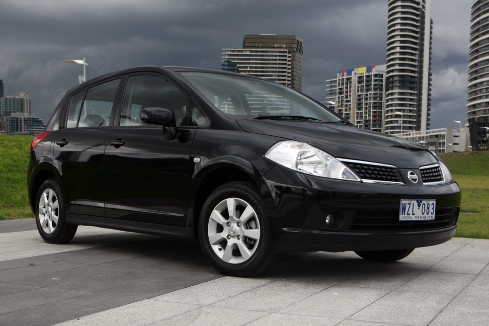 NISSAN TIIDA