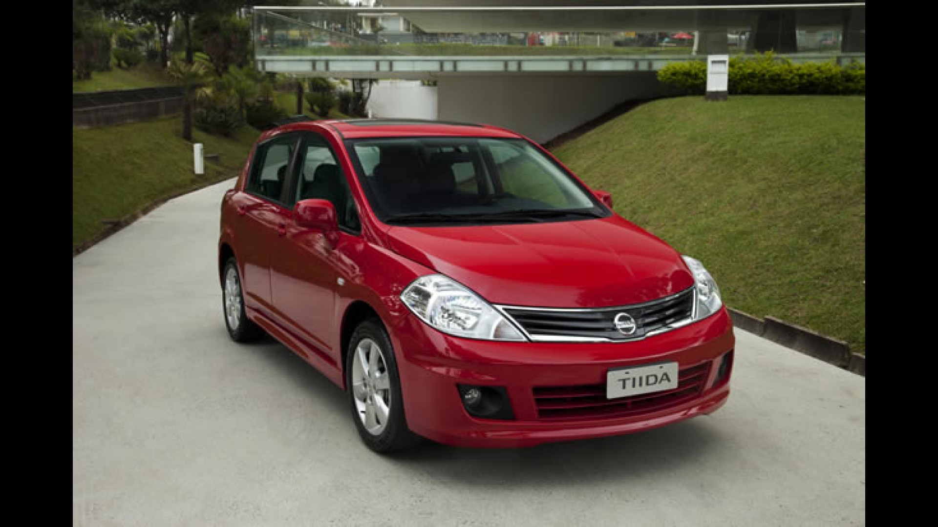NISSAN TIIDA