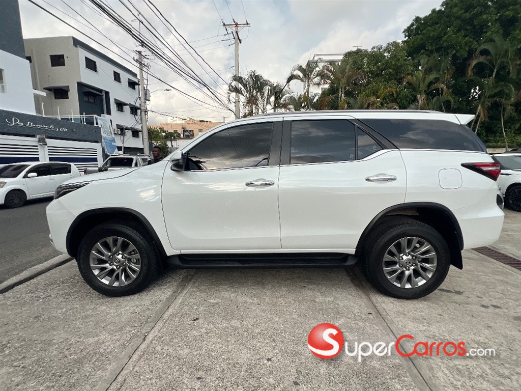 TOYOTA FORTUNER SRV