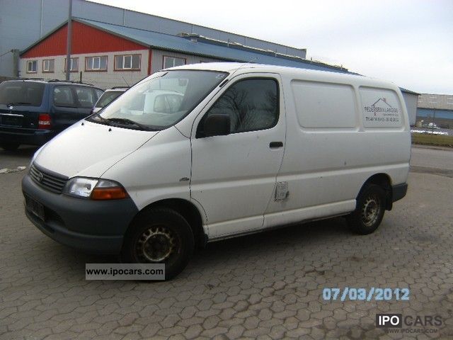 TOYOTA HIACE