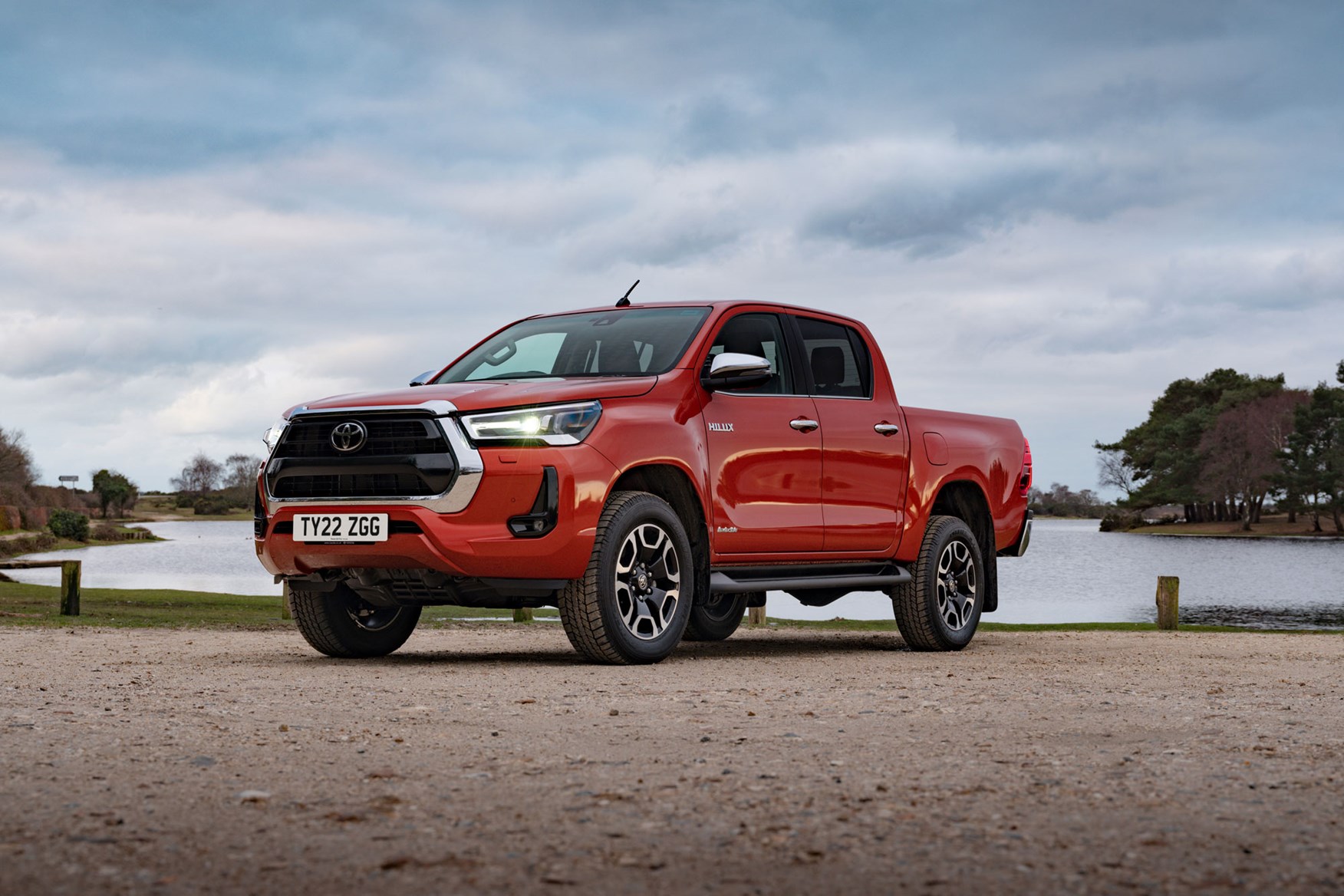 TOYOTA HILUX