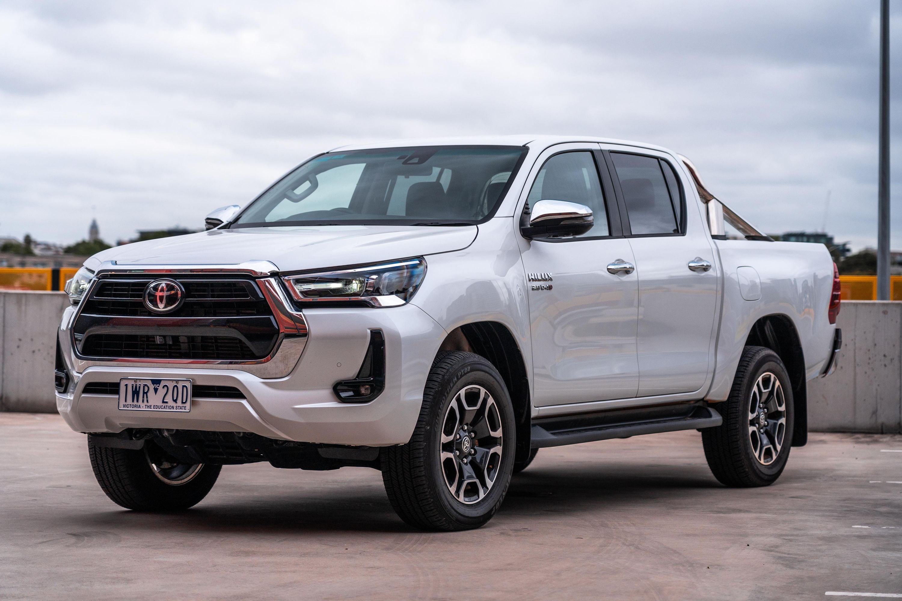 TOYOTA HILUX