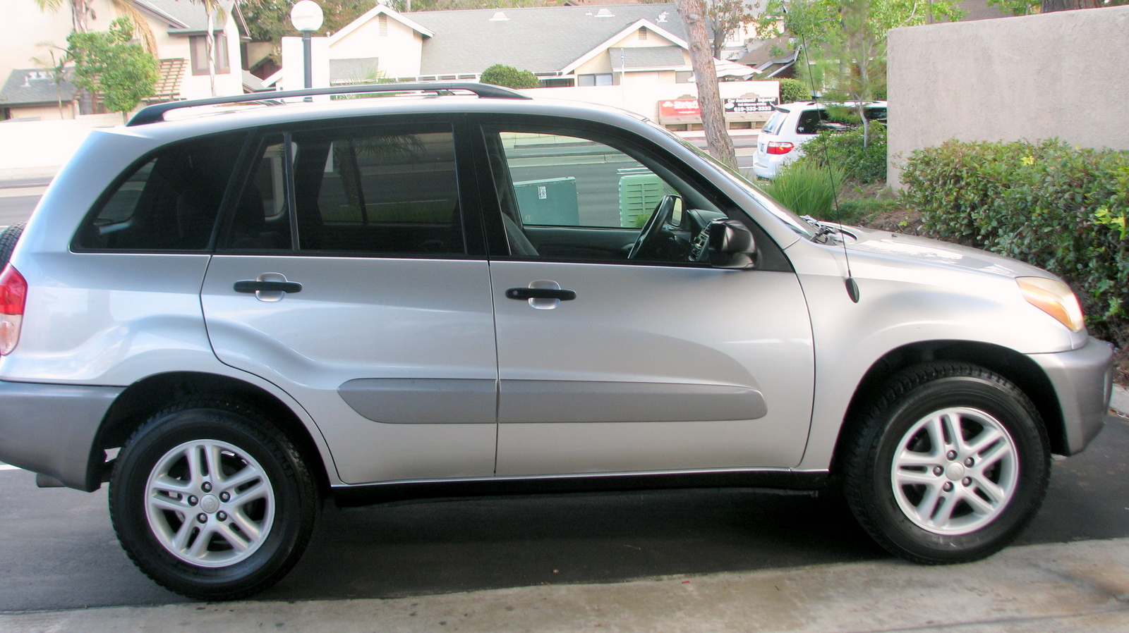 TOYOTA RAV 4