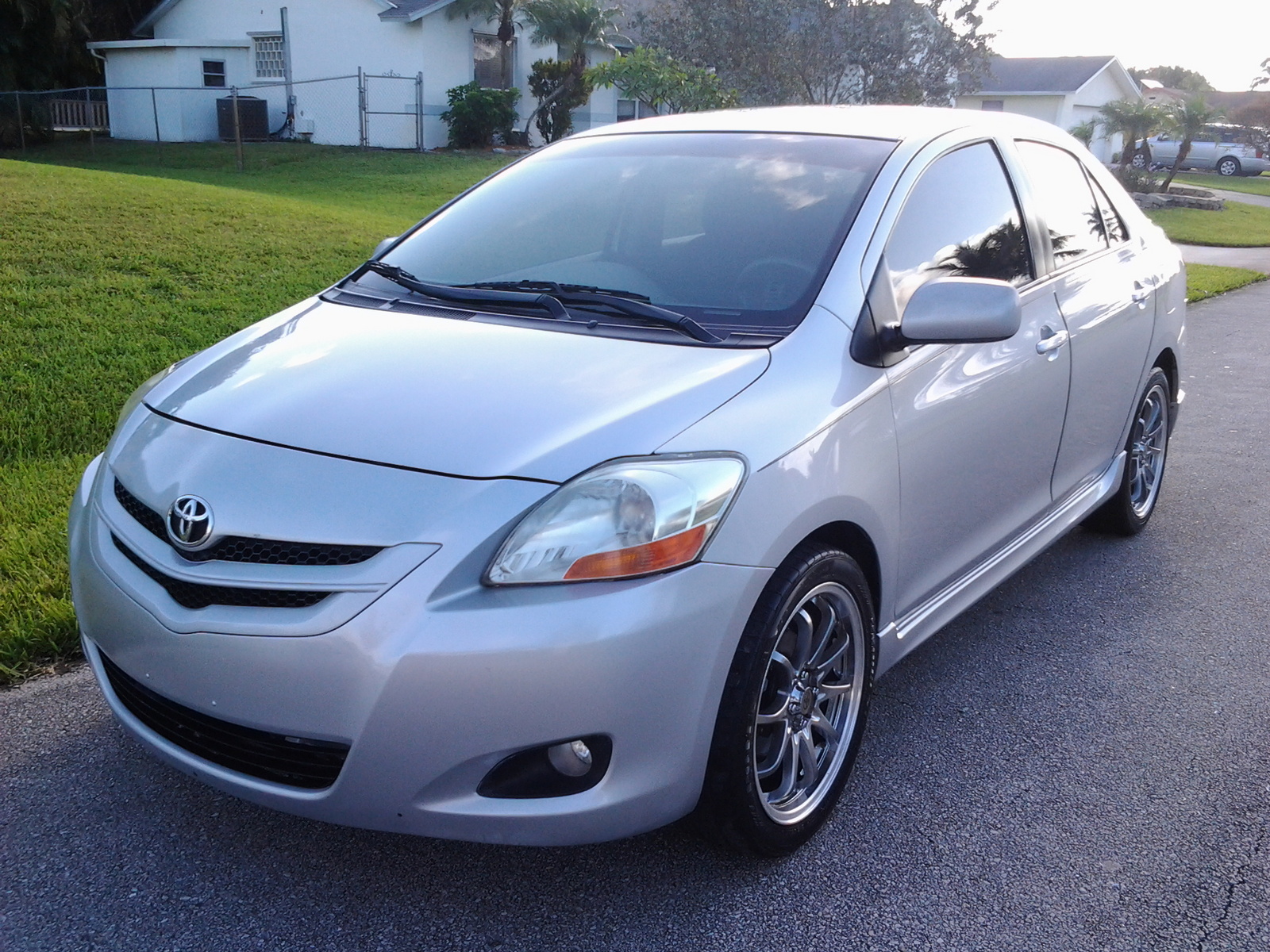 TOYOTA YARIS S