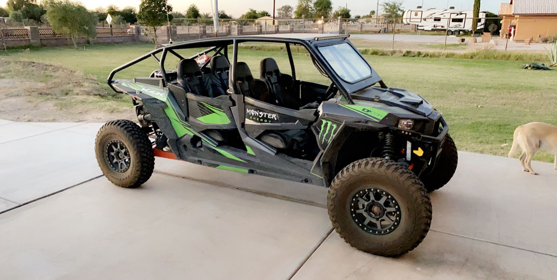 UNITED MOTORS RAZOR